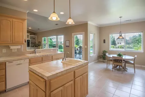 6394 Carmel Dr, Redding, CA 96003 photo 6