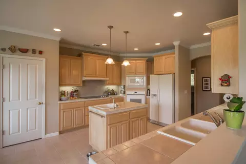 6394 Carmel Dr, Redding, CA 96003 photo 3