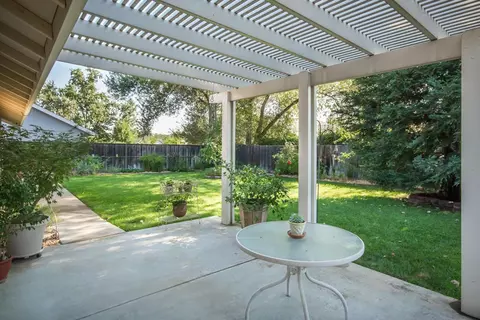 2165 Willow Glen Dr, Anderson, CA 96007 photo 2