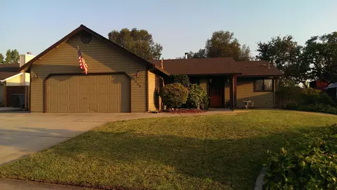 2023 Tiburon Dr, Redding, CA 96003 photo 2