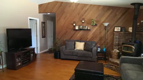 2023 Tiburon Dr, Redding, CA 96003 photo 5