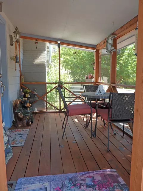 66 Cooper Dr, Redding, CA 96001 photo 2