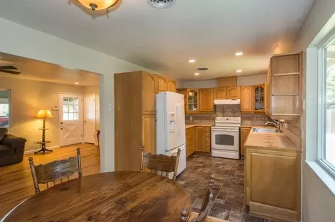3580 Sacramento Dr, Redding, CA 96001 photo 9