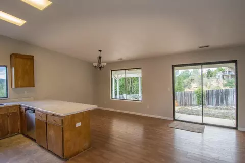 2136 Osprey Ln, Redding, CA 96003 photo 9