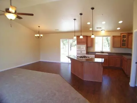 2918 Nicolet, Redding, CA 96001 photo 2