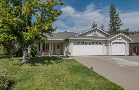 3092 Blue Bell Dr, Redding, CA 96001 photo 1
