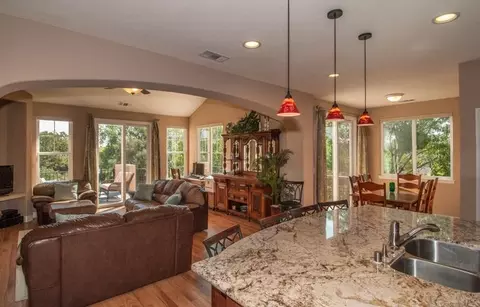 1815 Lakeside Dr, Redding, CA 96001 photo 6