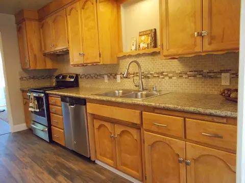 1010 2nd St, Redding, CA 96002 photo 1