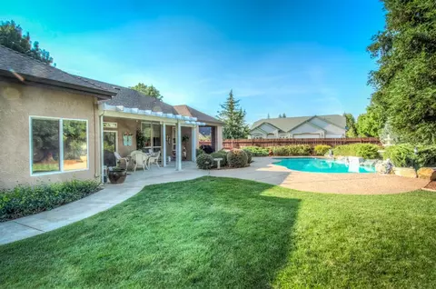 4427 Blue Creek Dr, Redding, CA 96002 photo 3