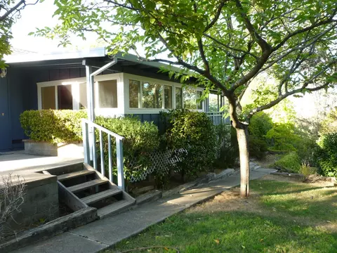 4655 Lookout Ct, Redding, CA 96001 photo 2