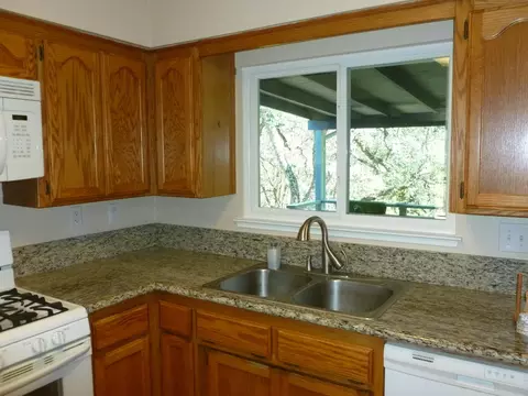 4655 Lookout Ct, Redding, CA 96001 photo 8