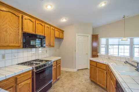 2744 Dawnridge Dr, Redding, CA 96001 photo 8