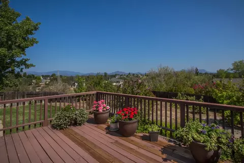 1119 Windscape Ct, Redding, CA 96003 photo 2