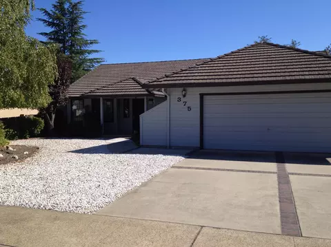 375 Rosewood Dr, Redding, CA 96003 photo 3
