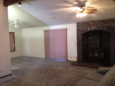 375 Rosewood Dr, Redding, CA 96003 photo 7