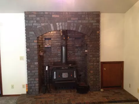375 Rosewood Dr, Redding, CA 96003 photo 8