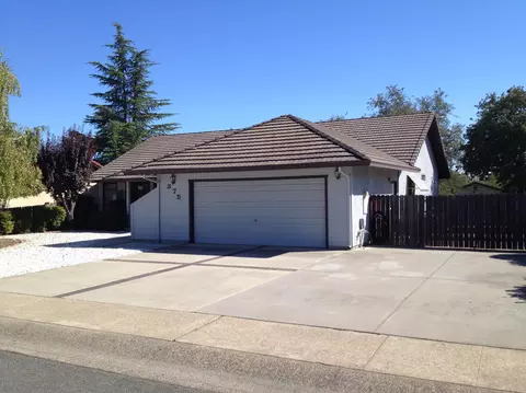 375 Rosewood Dr, Redding, CA 96003 photo 2