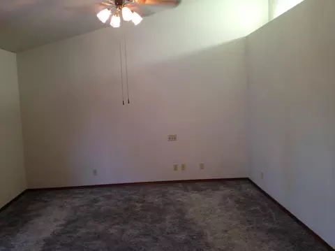 375 Rosewood Dr, Redding, CA 96003 photo 14