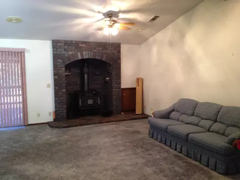375 Rosewood Dr, Redding, CA 96003 photo 9