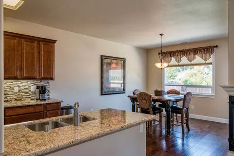 4884 Fiddleneck Dr, Redding, CA 96002 photo 8