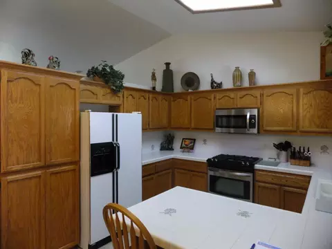 2378 Castlewood Dr, Redding, CA 96002 photo 4