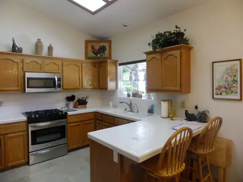 2378 Castlewood Dr, Redding, CA 96002 photo 2