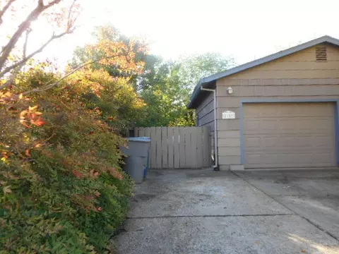 2107 Venus Way, Redding, CA 96002 photo 3
