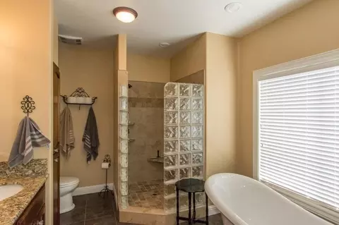 2957 Forest Hills Dr, Redding, CA 96002 photo 3