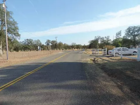 11952 Kern Dr, Redding, CA 96003 photo 3