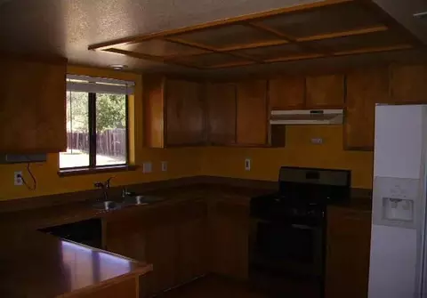 923 Bahama Ct, Redding, CA 96003 photo 4