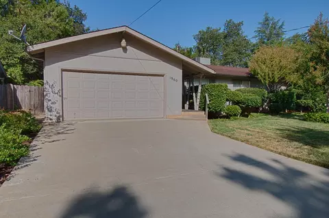 1960 Lindeena Ln, Redding, CA 96002 photo 2