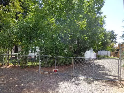 1437 Spruce St, Redding, CA 96001 photo 3
