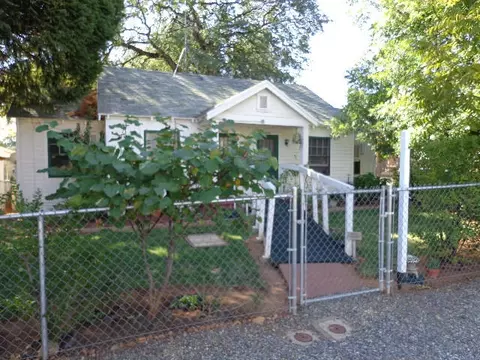 1437 Spruce St, Redding, CA 96001 photo 2