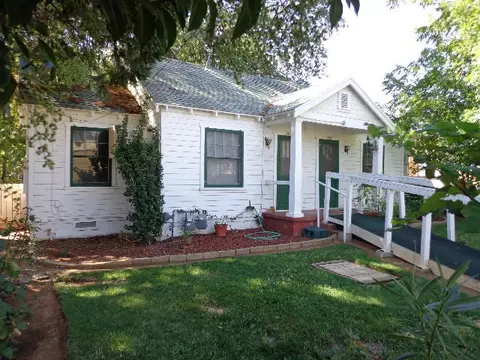 1437 Spruce St, Redding, CA 96001 photo 1