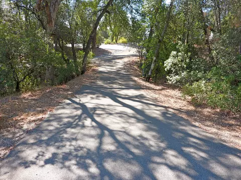 17828 Johnston Rd, Redding, CA 96003 photo 2