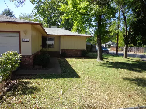 1689 Mistletoe Ln, Redding, CA 96002 photo 3