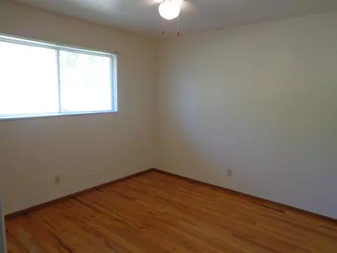 1689 Mistletoe Ln, Redding, CA 96002 photo 16