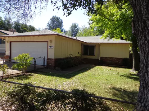 1689 Mistletoe Ln, Redding, CA 96002 photo 4