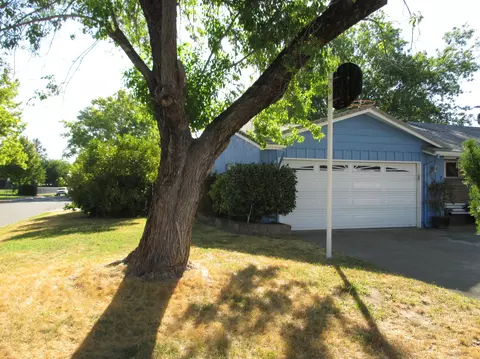 6265 Paso Dr, Redding, CA 96001 photo 4