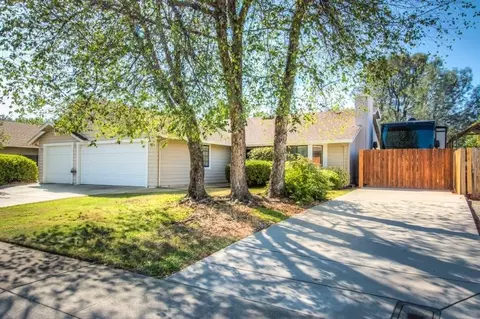 2049 Tiburon Dr, Redding, CA 96003 photo 9