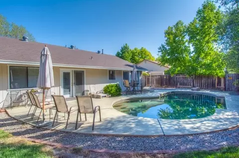 2049 Tiburon Dr, Redding, CA 96003 photo 2