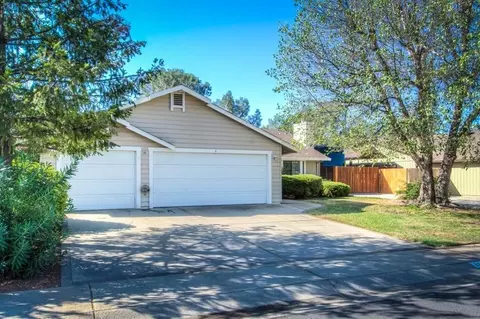 2049 Tiburon Dr, Redding, CA 96003 photo 1