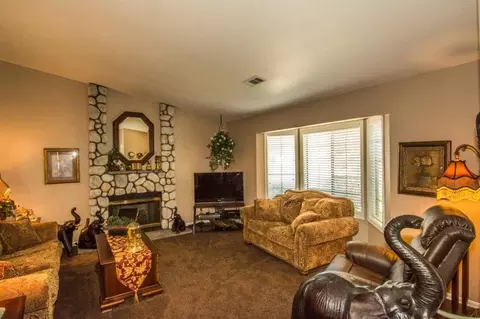 2049 Tiburon Dr, Redding, CA 96003 photo 3