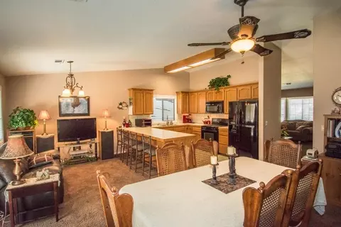 2049 Tiburon Dr, Redding, CA 96003 photo 4