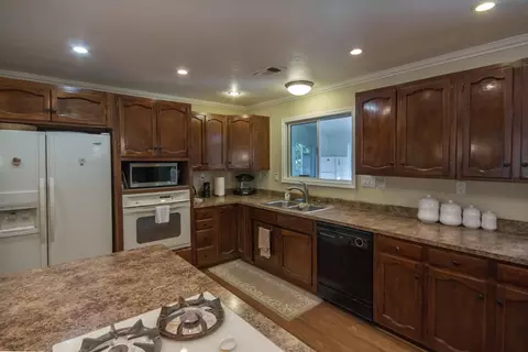 20209 Karp Ln, Redding, CA 96003 photo 3