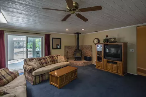 20209 Karp Ln, Redding, CA 96003 photo 6