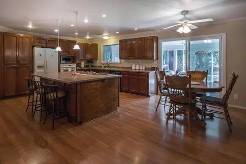 20209 Karp Ln, Redding, CA 96003 photo 2