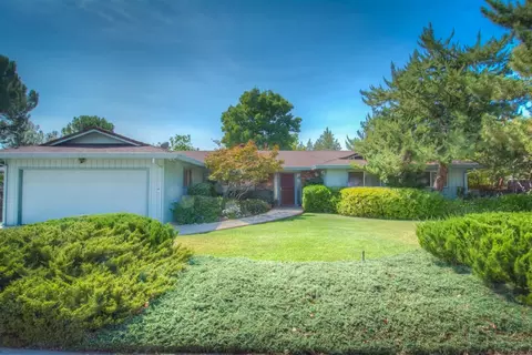 3245 Panorama Dr, Redding, CA 96003 photo 2