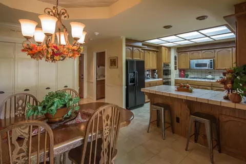 516 River Oaks Dr, Redding, CA 96001 photo 3