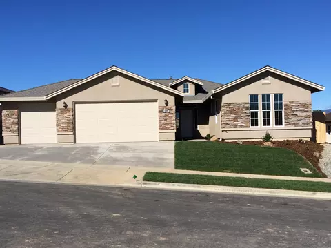 320 Stinson Loop, Redding, CA 96003 photo 1